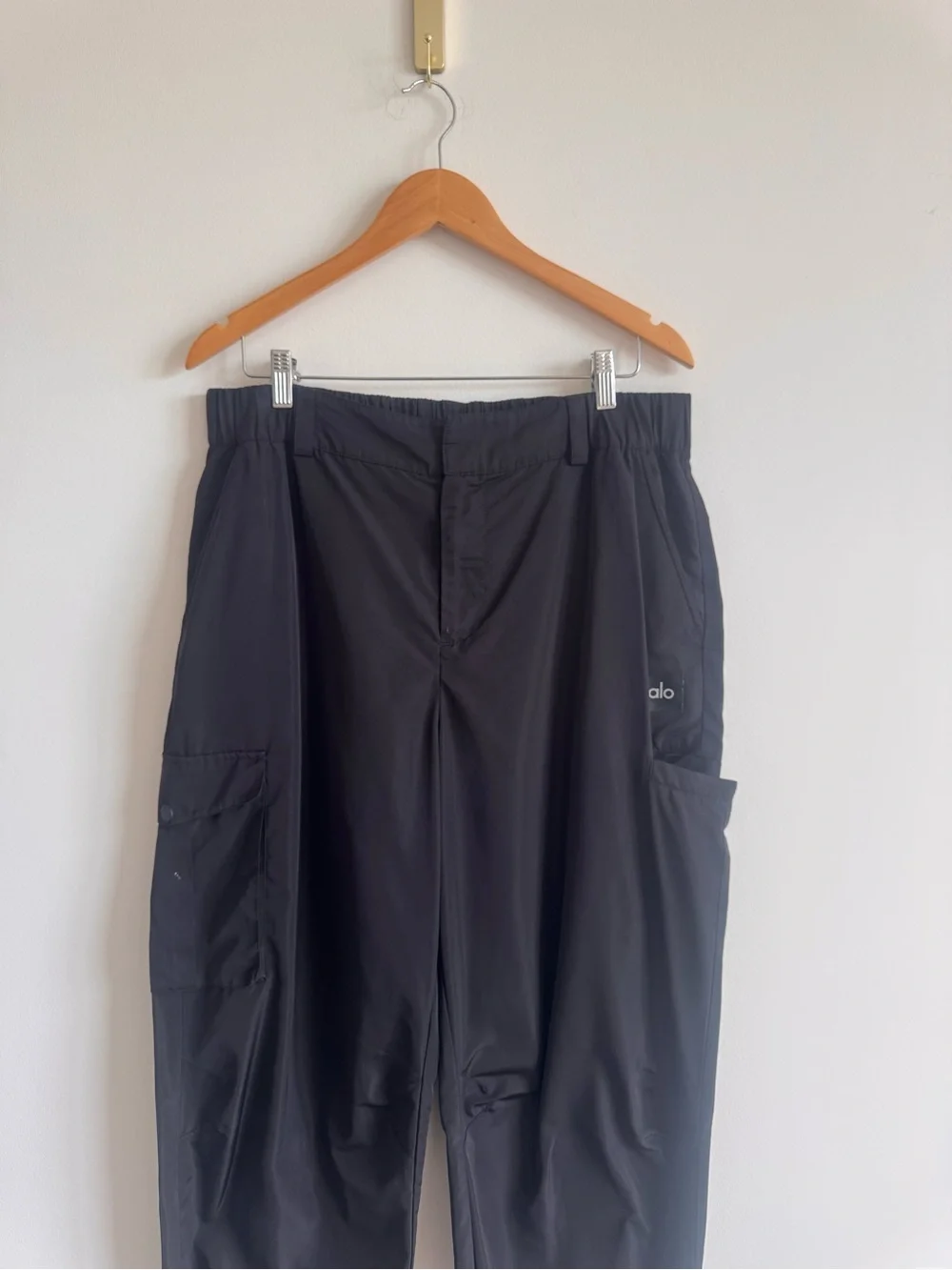 Alo Yoga | High Waist Break Line Celana Cargo Jogger Pants - Black Large